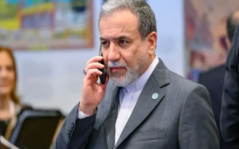 اتصالات مكثفة.. كواليس تحركات عراقجي الدبلوماسية عبر هاتف طهران الذي لا يهدأ